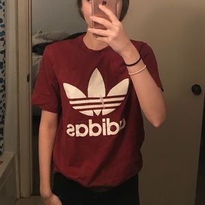 MAROON ADDIDAS T-SHIRT SIZE SMALL
